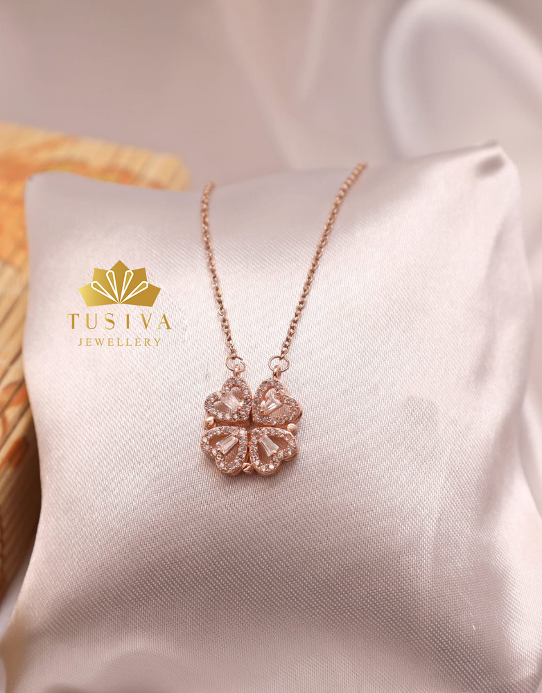 Heart clearance flower necklace
