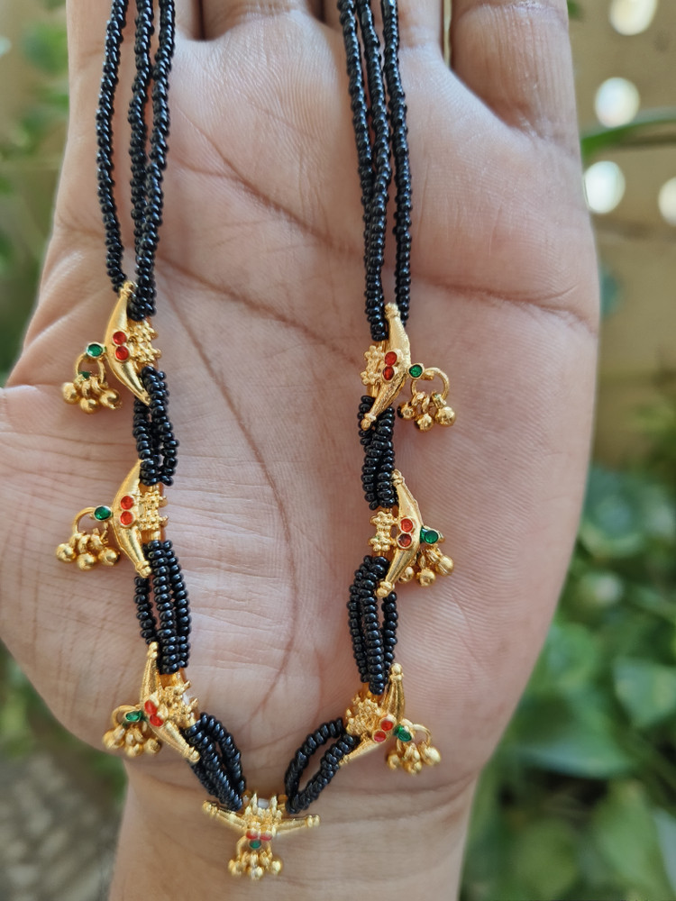 Black beads necklace gold sale