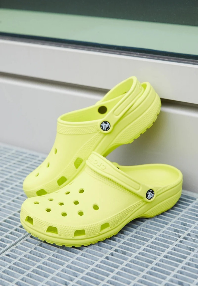 Yellow crocs womens size 7 hotsell