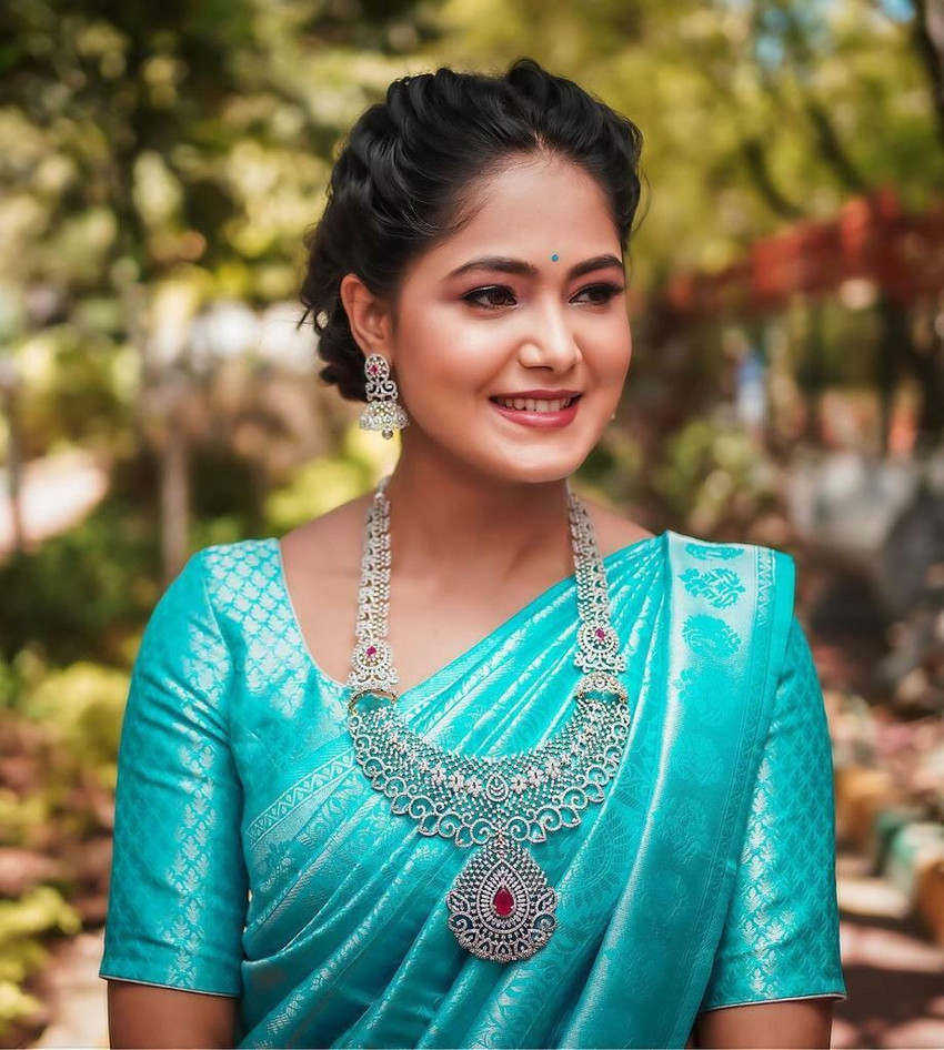 Matching jewellery for sky blue silk saree shop