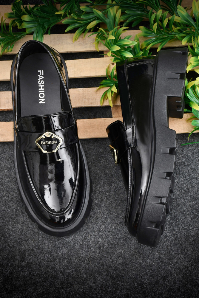 Trending black shoes outlet