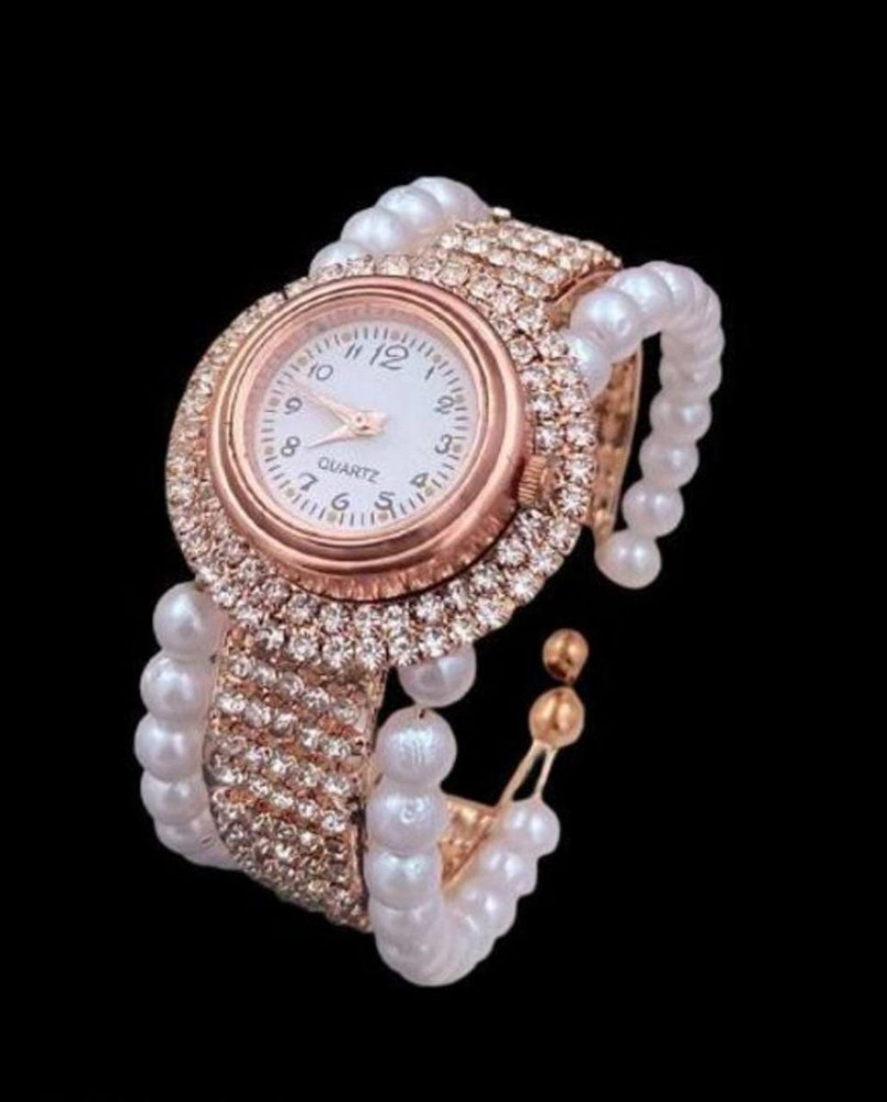 Bracelet type outlet watch