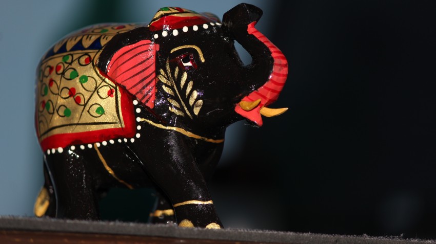 Beautiful White Marble Gold Painted Elephants Figurine For Home Decor And  Gifting Ideas