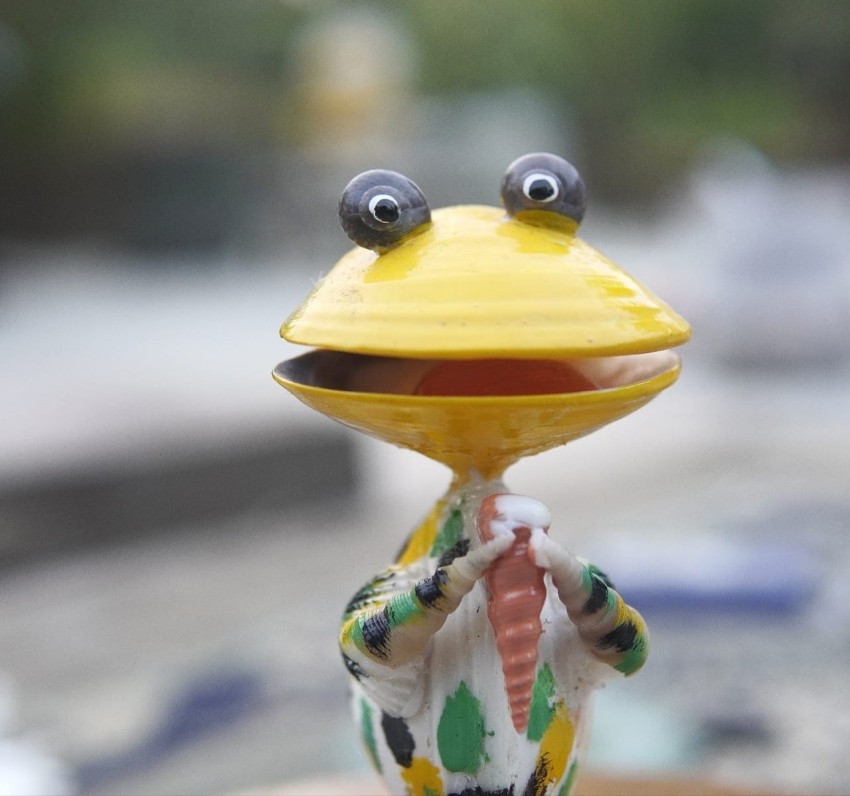 Shell Frog Figurine, Frog figurine