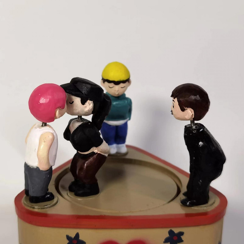 Kissing doll music sales box