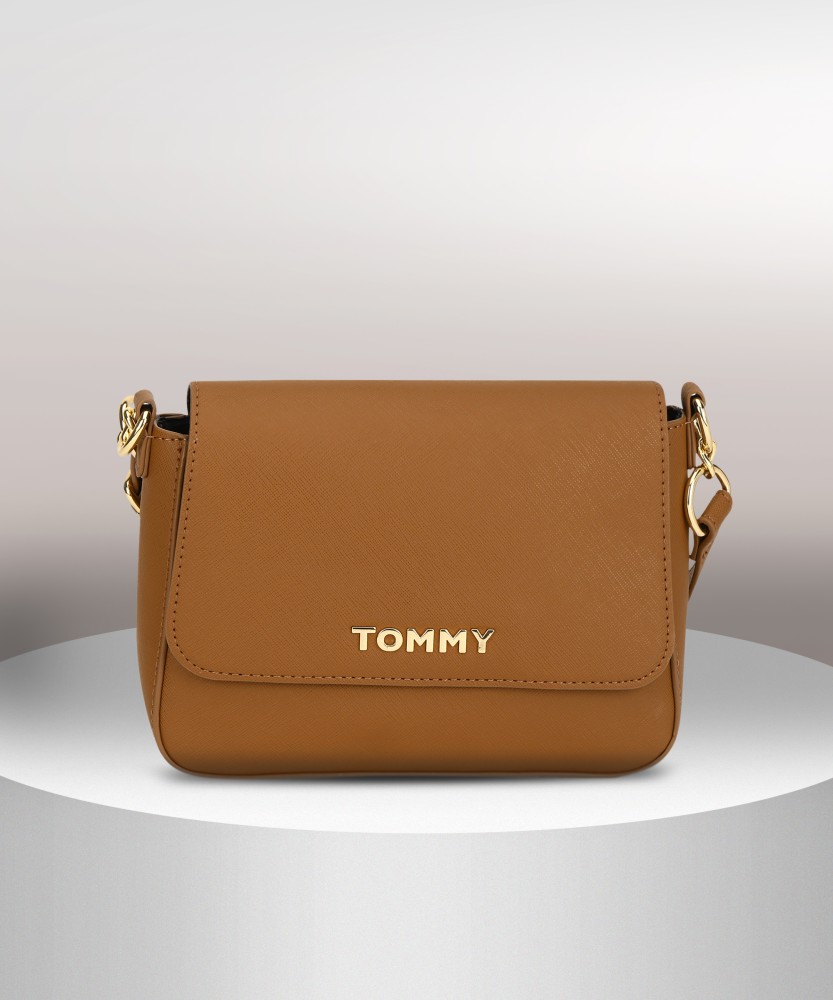 Tommy hilfiger best sale bags flipkart