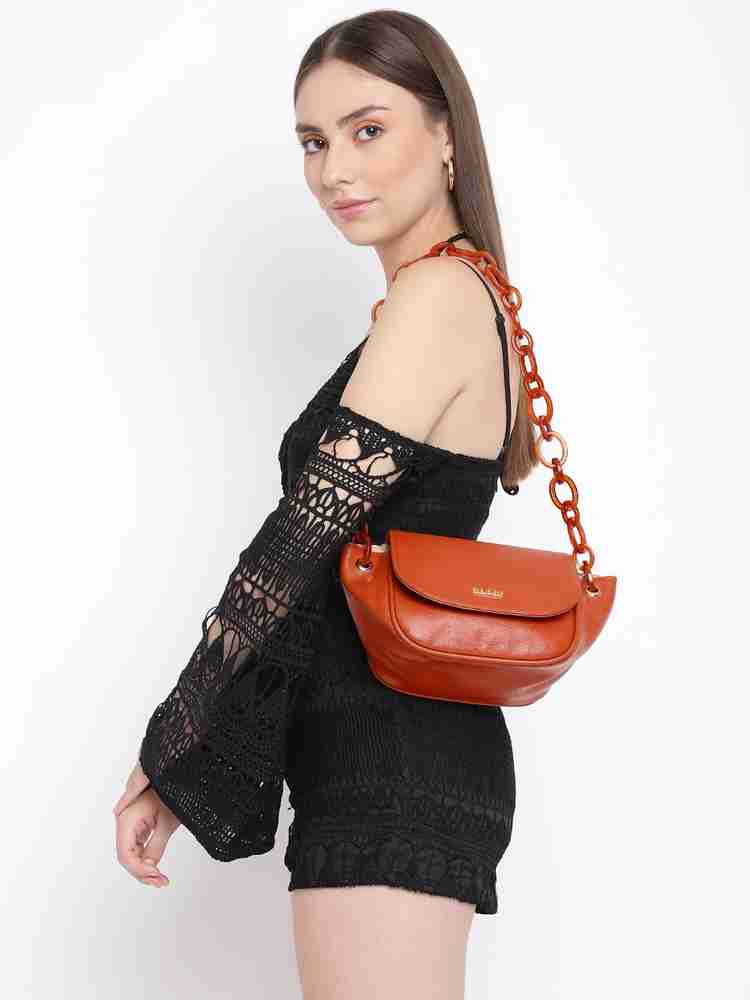 Short side bag outlet