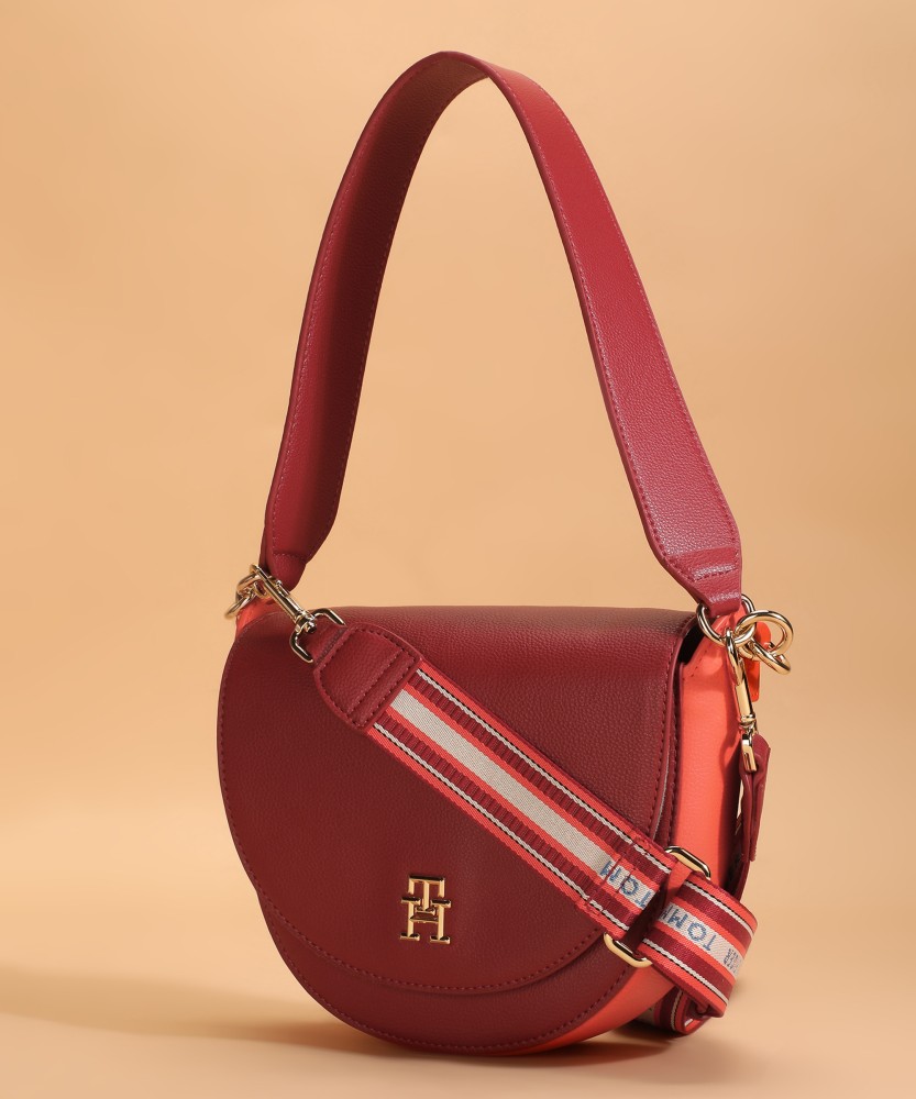 Flipkart tommy deals hilfiger bags