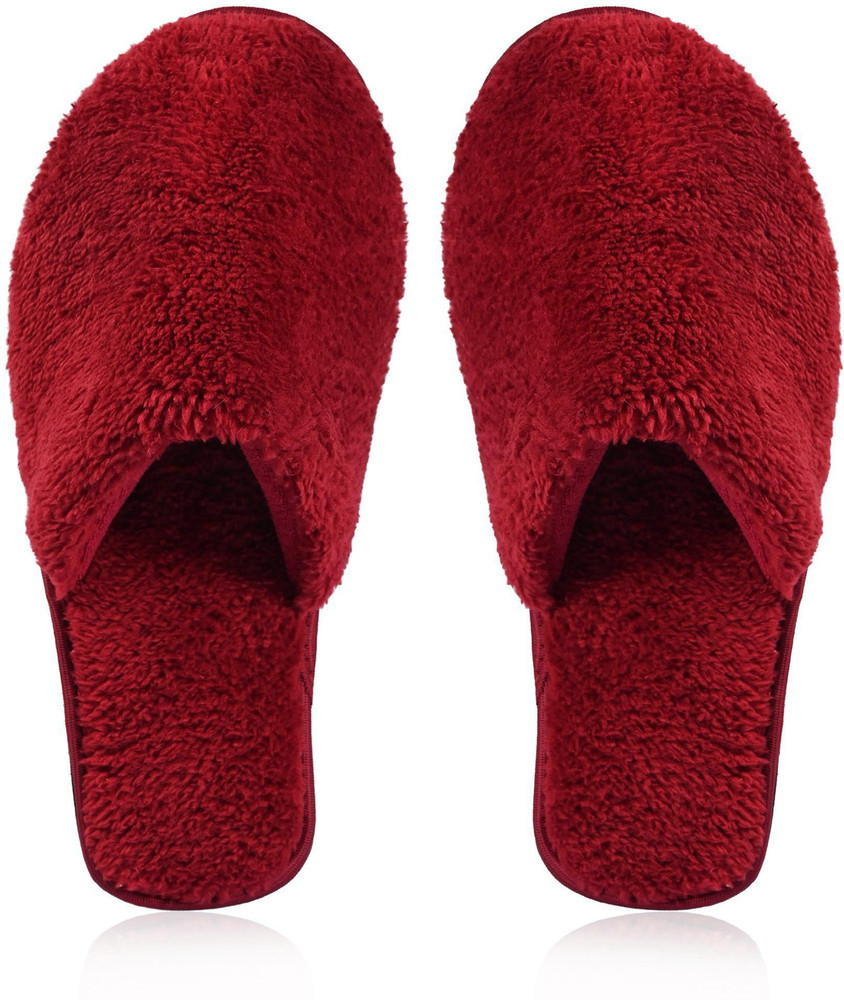 Closed toe sales fur slides