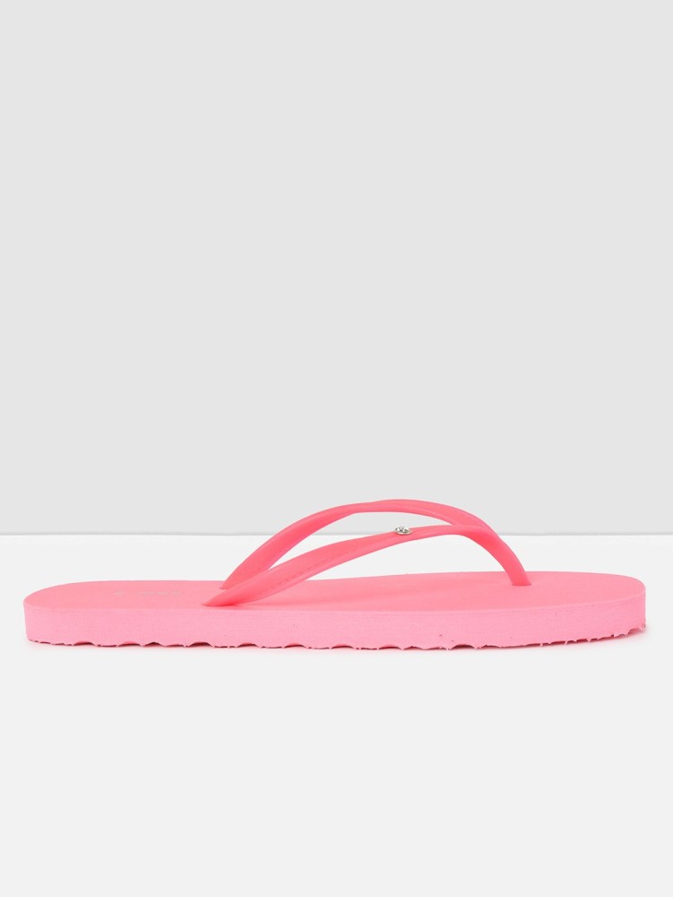 Max store flip flops