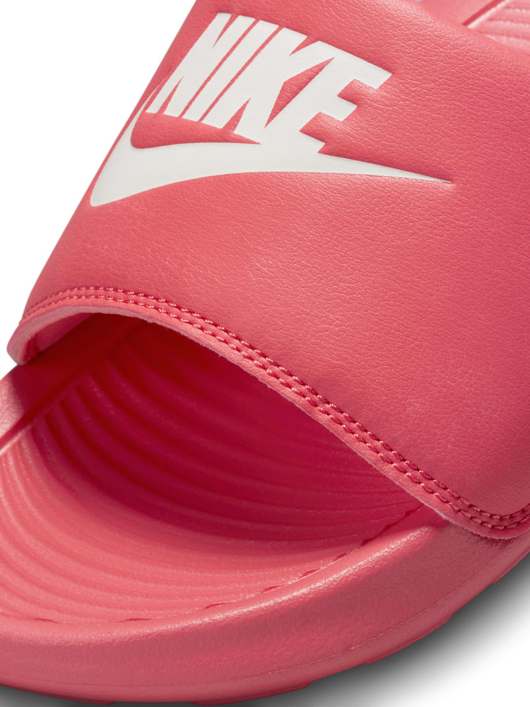 Coral discount nike slides