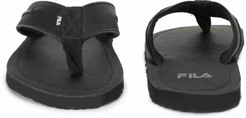 Fila men cheap black flip flops