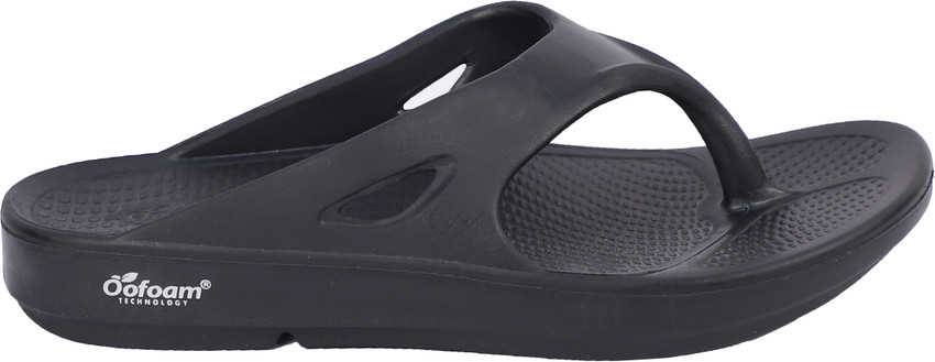 Oofos men's top flip flops