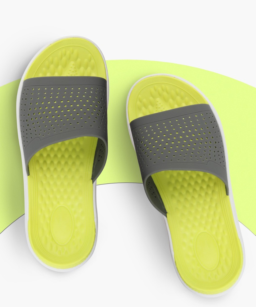 Lightweight flip best sale flops mens