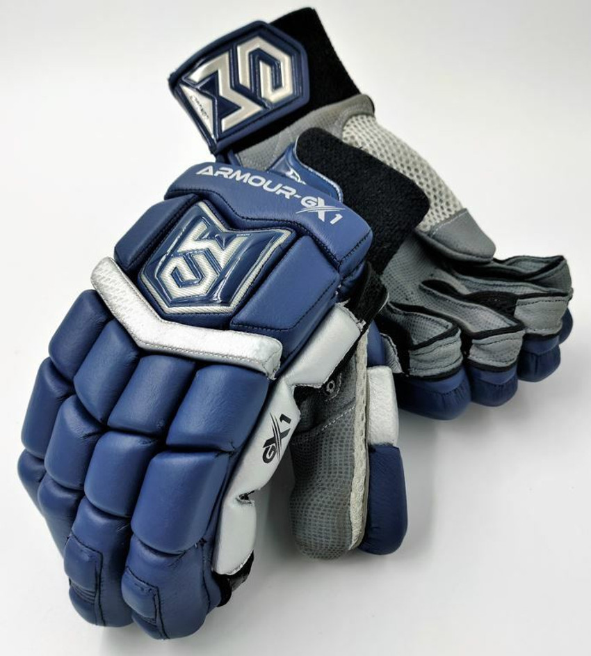 Batting outlet gloves flipkart