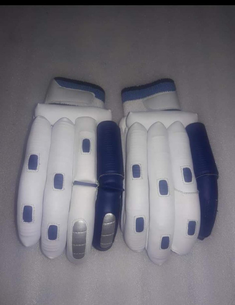 Batting shop gloves flipkart