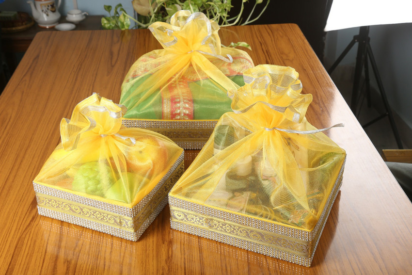 Hamper baskets hot sale