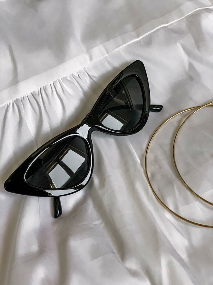 Buy RICHORS Cat eye Sunglasses Black For Women Online Best