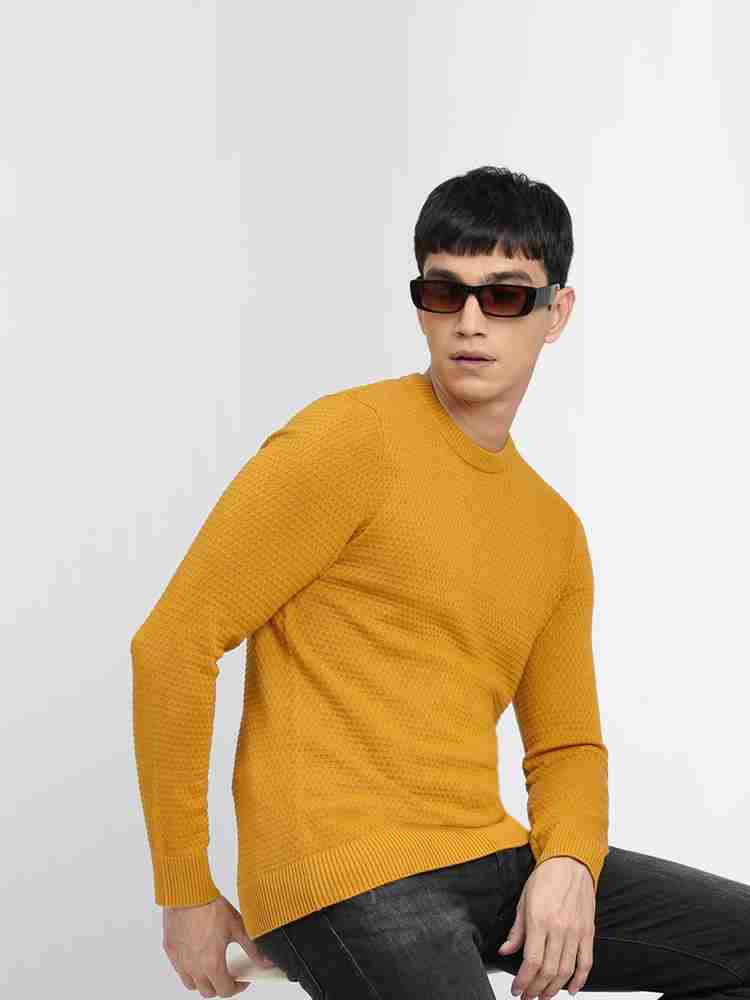 Yellow round store neck sweater