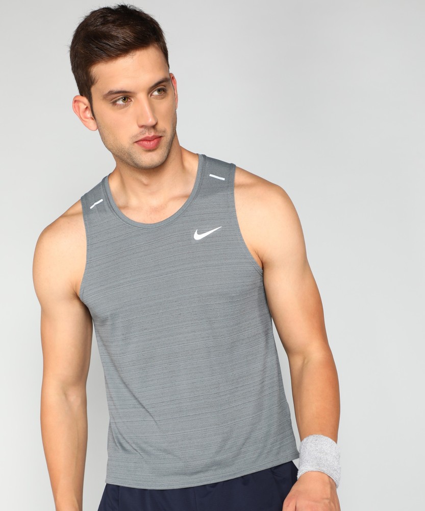 NIKE Solid Men Round Neck Black T-Shirt - Buy NIKE Solid Men Round Neck  Black T-Shirt Online at Best Prices in India
