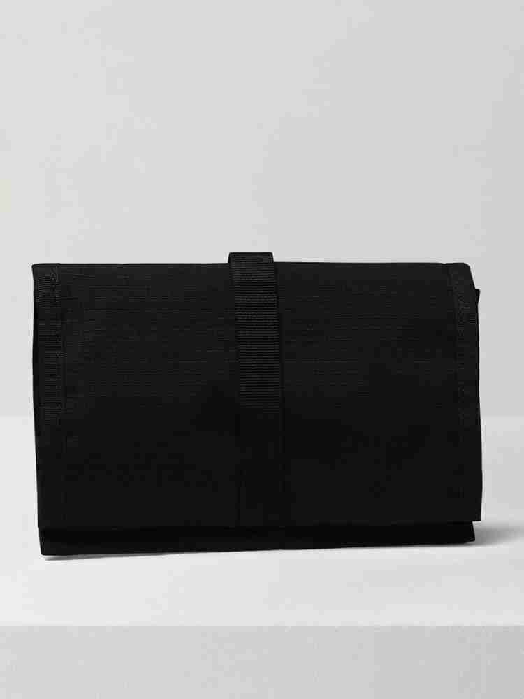 Wildcraft toiletry kit cheap