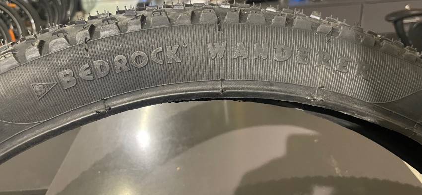 BOMBAY S BEDROCK WANDERER 26 3.0 NYLON SEMI FAT BIKE TYRE ANTI