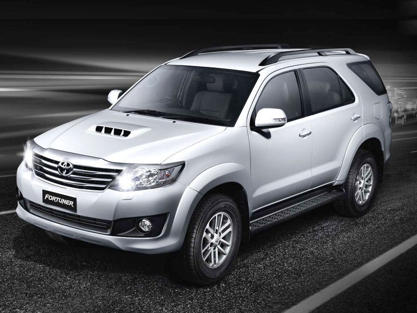 Fortuner toy hotsell car white