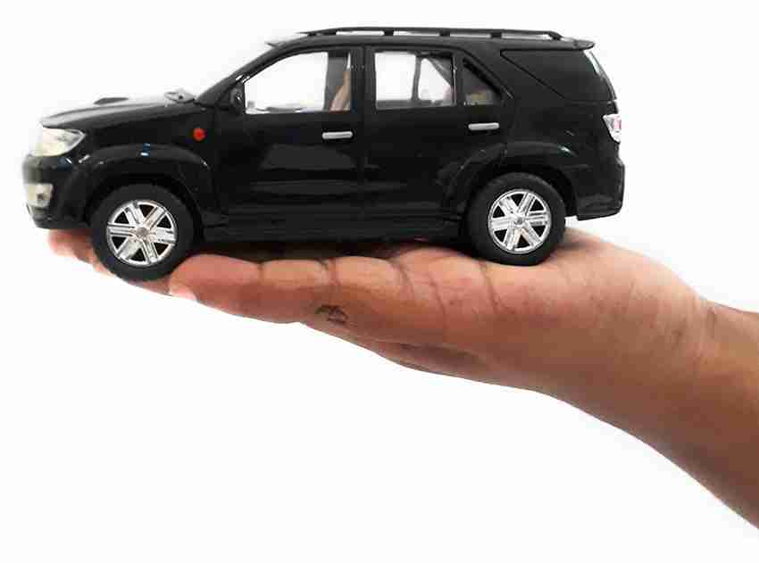 Diecast toyota fortuner deals