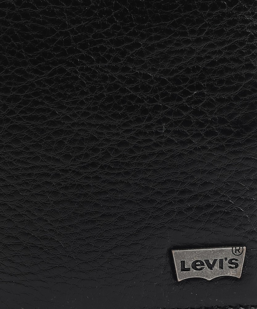 Levis mens wallet flipkart best sale