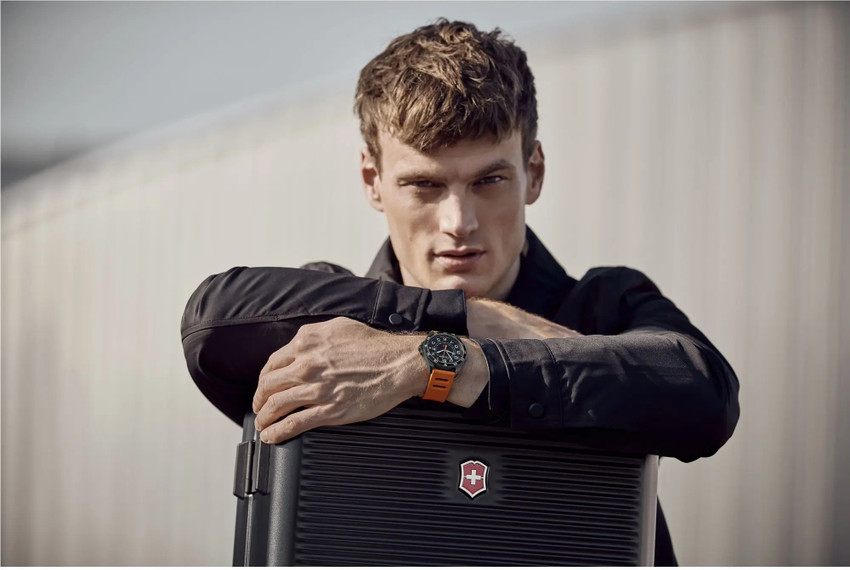 Smartwatch victorinox sales