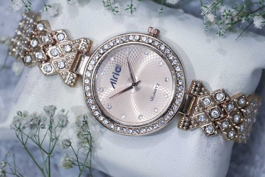 ALRIC Girls Watches Ladies Watch For Girls Diamond Studded Analog