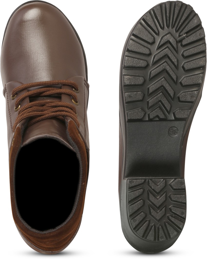 Rockport men's tough hot sale bucks chukka boots