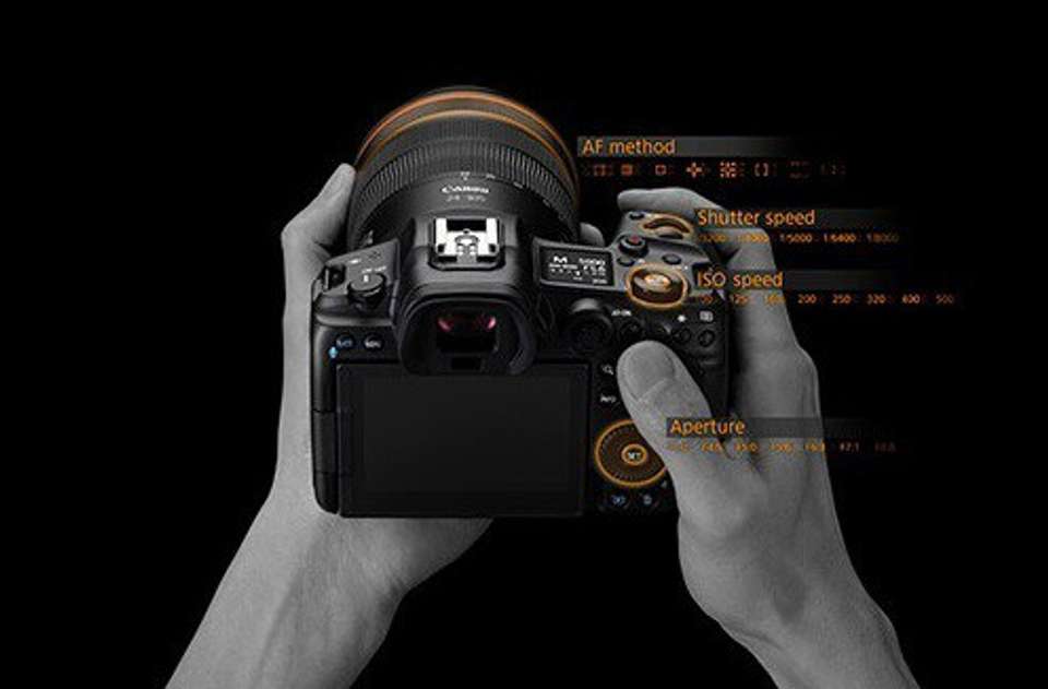 Canon EOS R5 Mirrorless Camera Body with 24-105mm USM Lens Price in ...