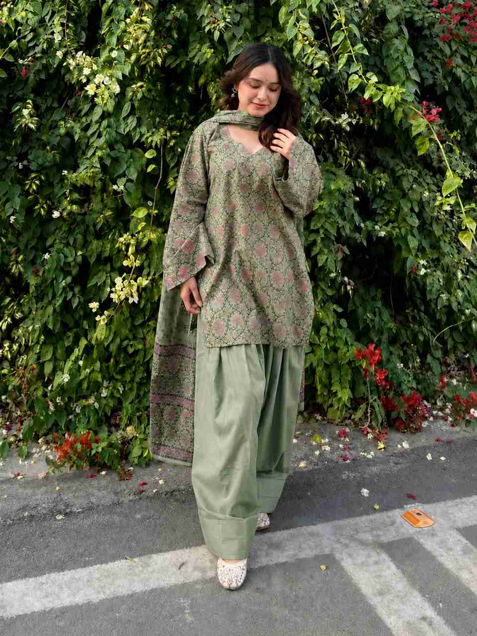 Gosriki Women Kurti Salwar Dupatta Set - Image 9