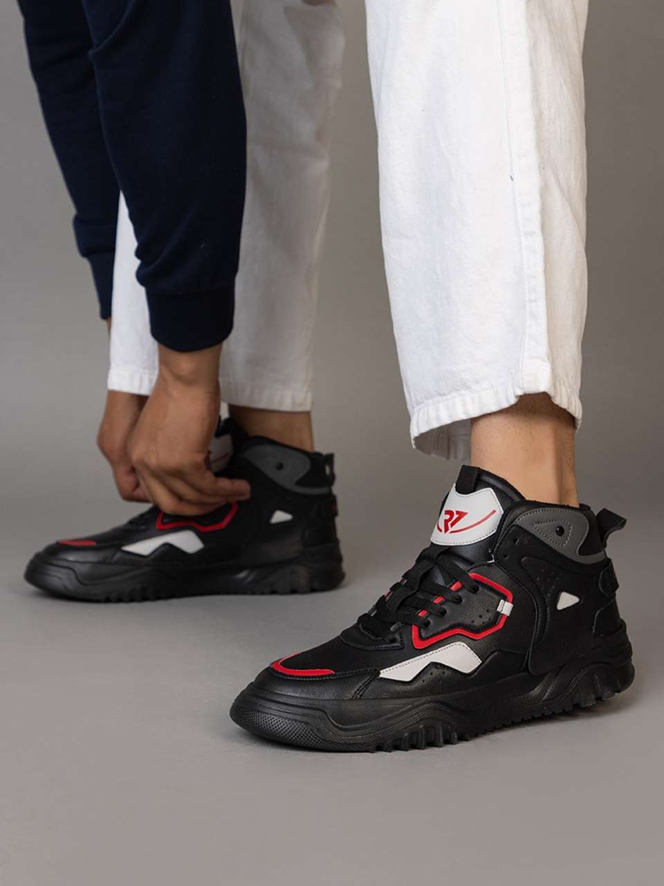 RUN SEVEN Lightweight Walking Sneakers - Image 9