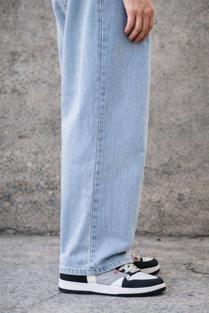 VORNIX Men Loose Fit Mid Rise Light Blue Jeans - Image 8