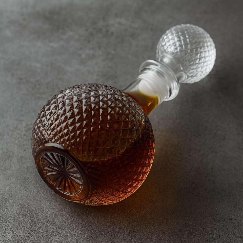 Scotch Key GOLDFINCH Round Crystal-Cut Liquor Decanter with Stopper, Elegant ...