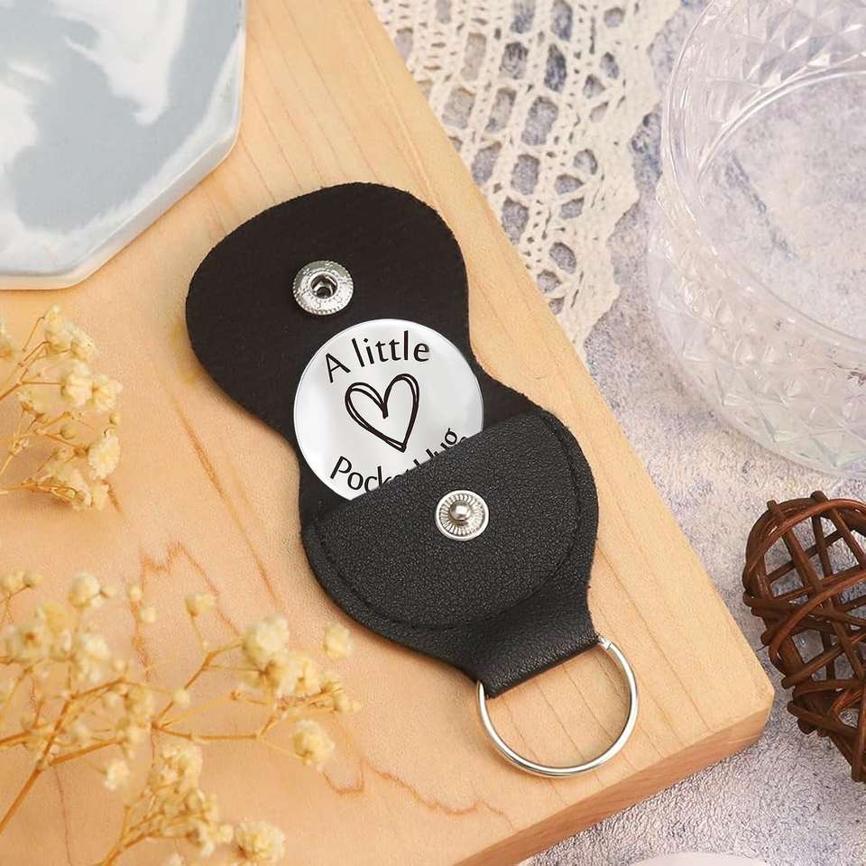 Key Chinans sannidhi Pocket Hug Token Keychains, Long Distance Relationship Gifts ...