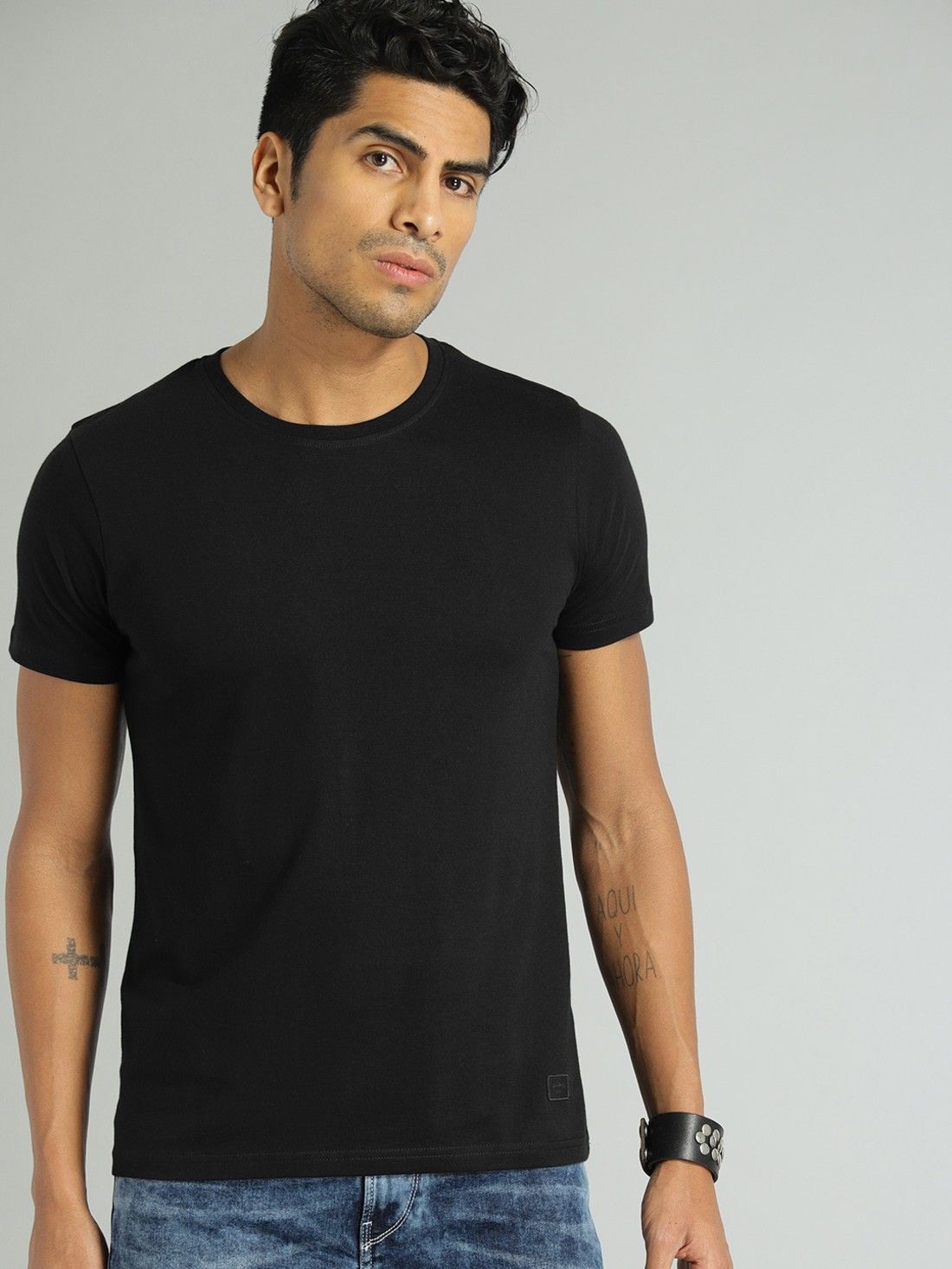 roadster Men Solid Round Neck Pure Cotton Black T-Shirt-picture-12