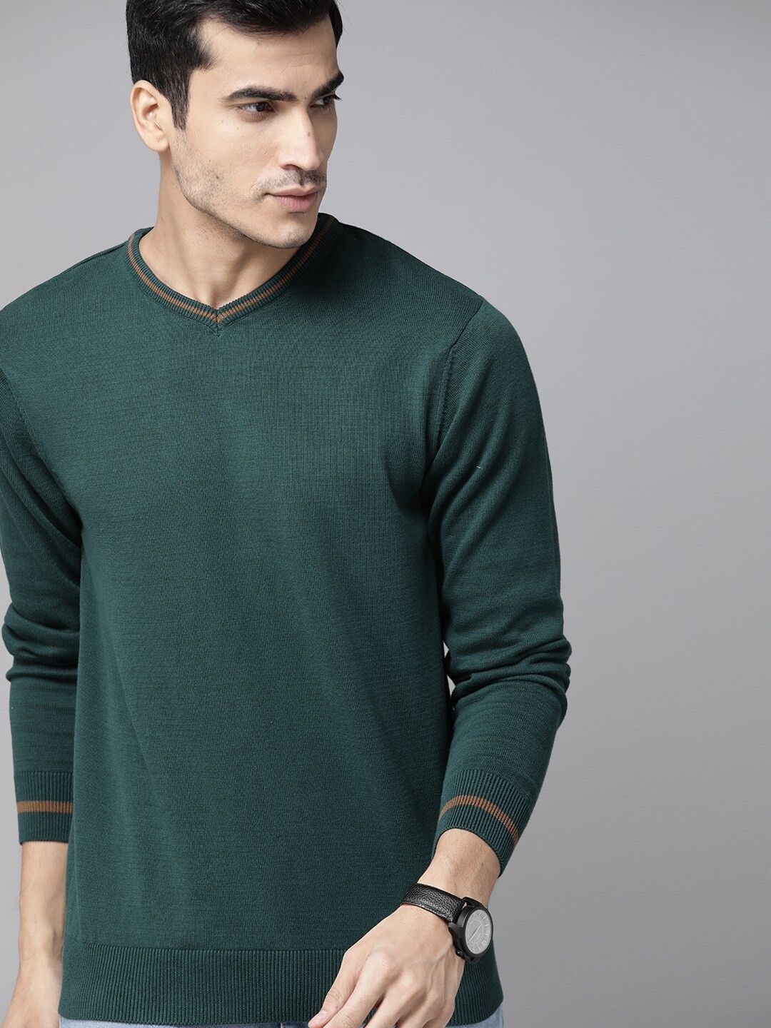 roadster Men Solid V Neck Green Sweater-picture-23