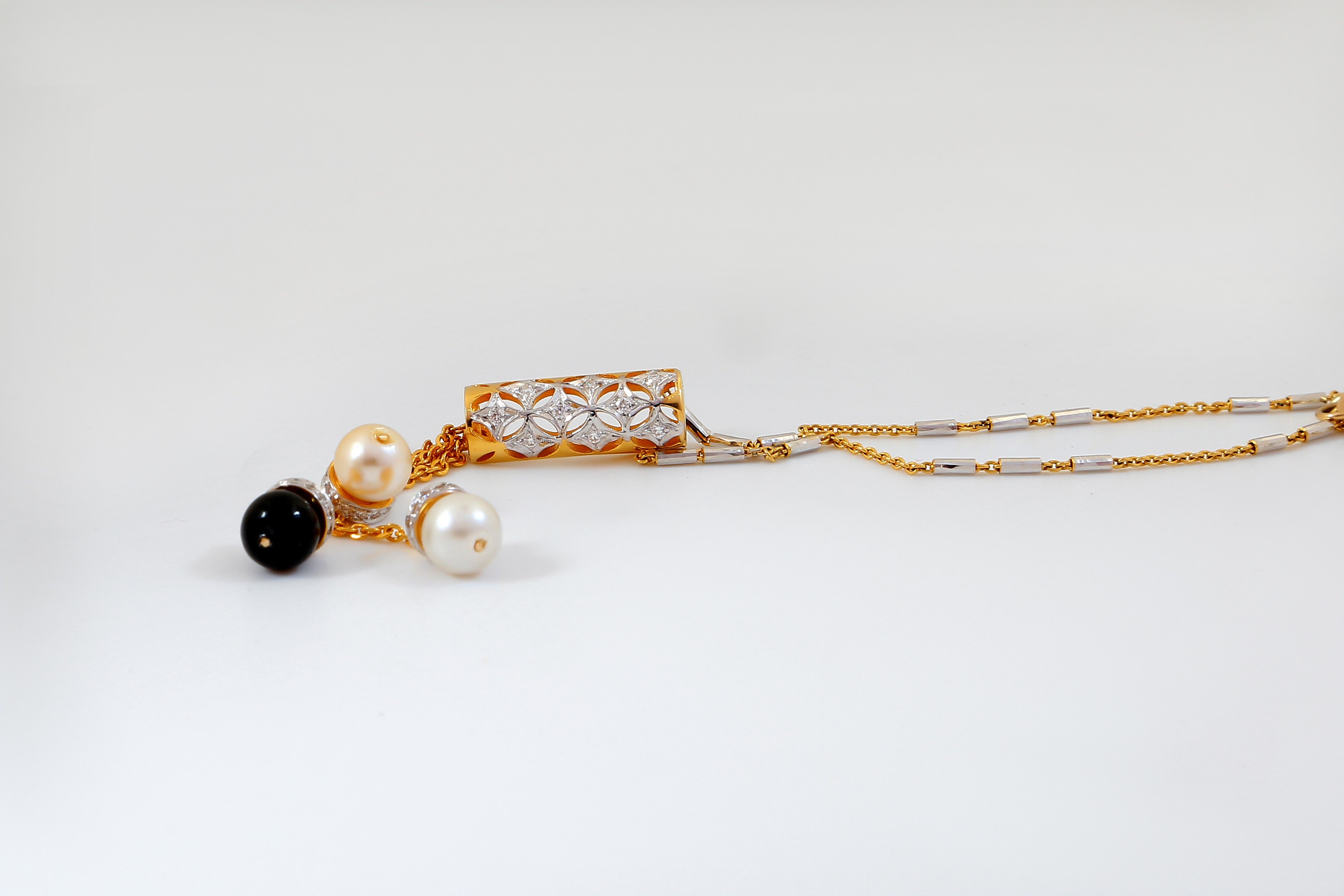 Bliss diamonds pearls trio 18kt Diamond Yellow Gold Pendant