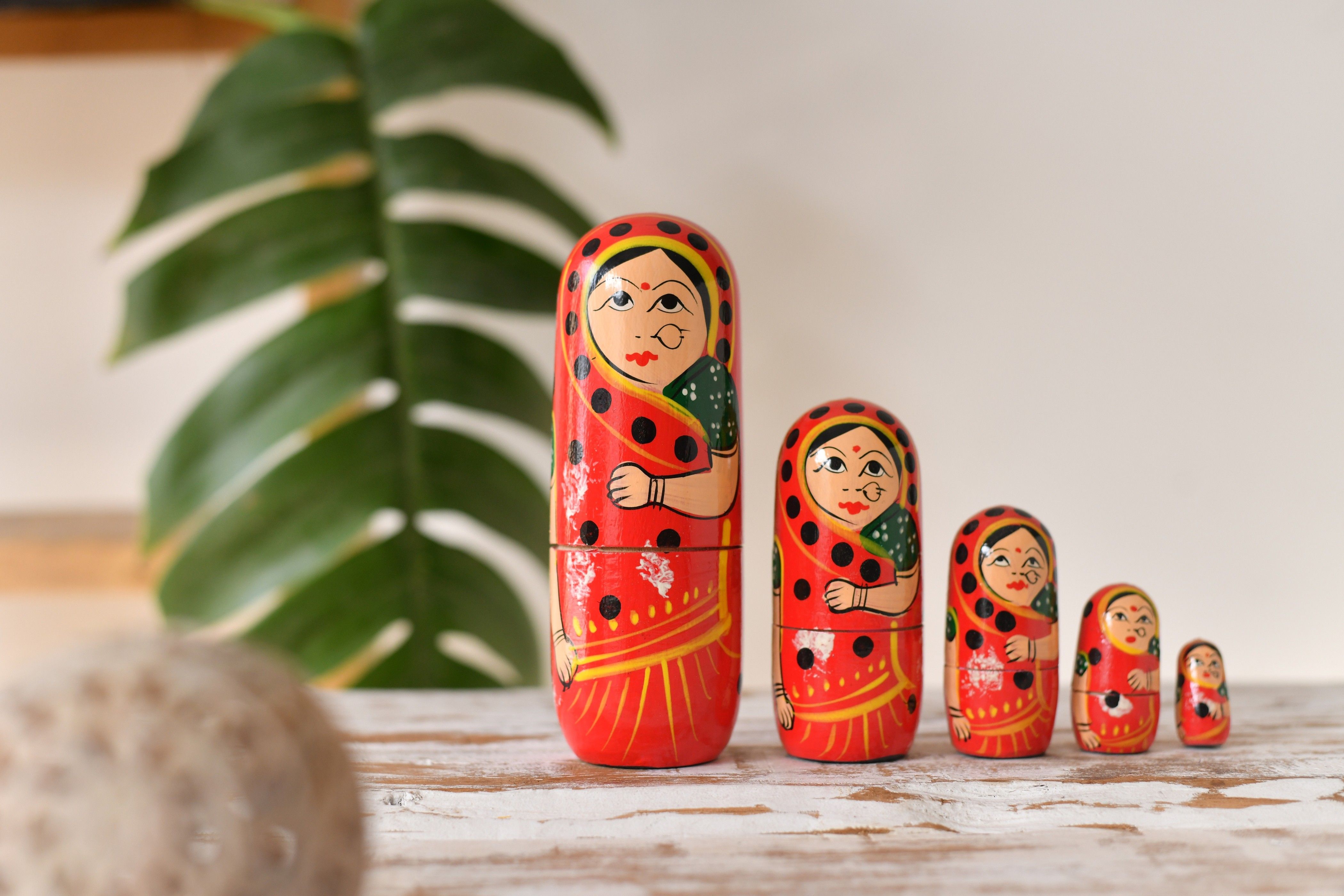 Wooden Handmade Crafted Red Color Doll Hand Painted - Nesting Doll - Wooden Decoration Gift Doll - Stacking Nested Wood Dolls for Kids - Set of 5 (Red)
