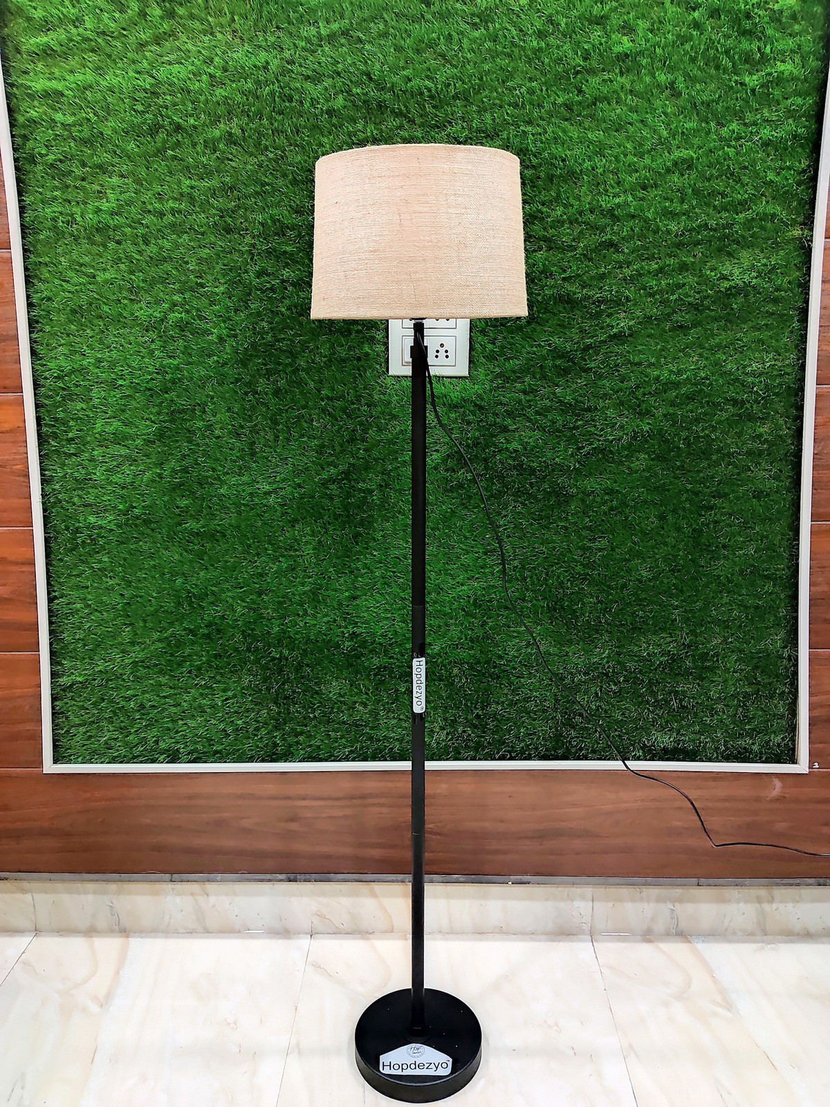 hopdezyo Tripod Floor lamp image 1