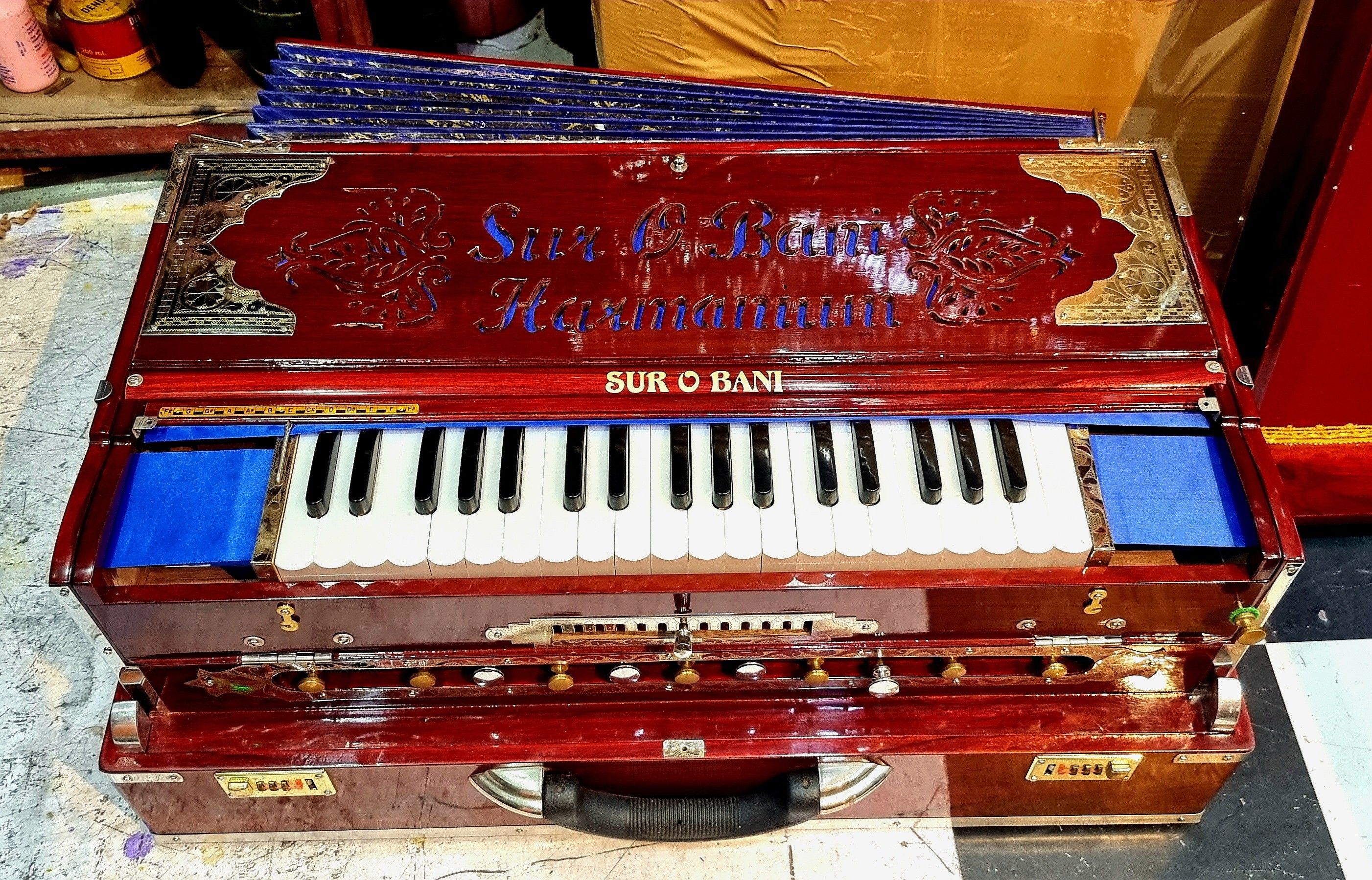 4 line Bass male female male 13 scale changer Harmonium Best Quality Harmonium with Special 37 Keys 3 Set of Palitana Reed 4 Octave Hand Pumped Harmonium-image-37