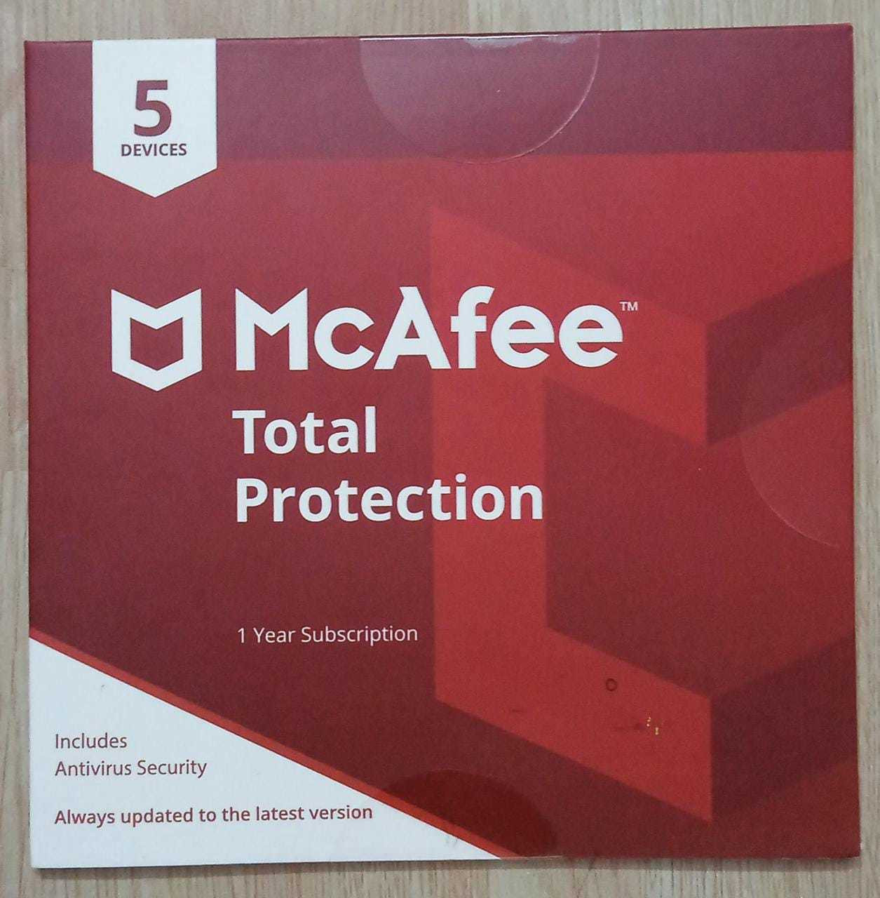 McAfee Total Security 5 User 1 Year image 1