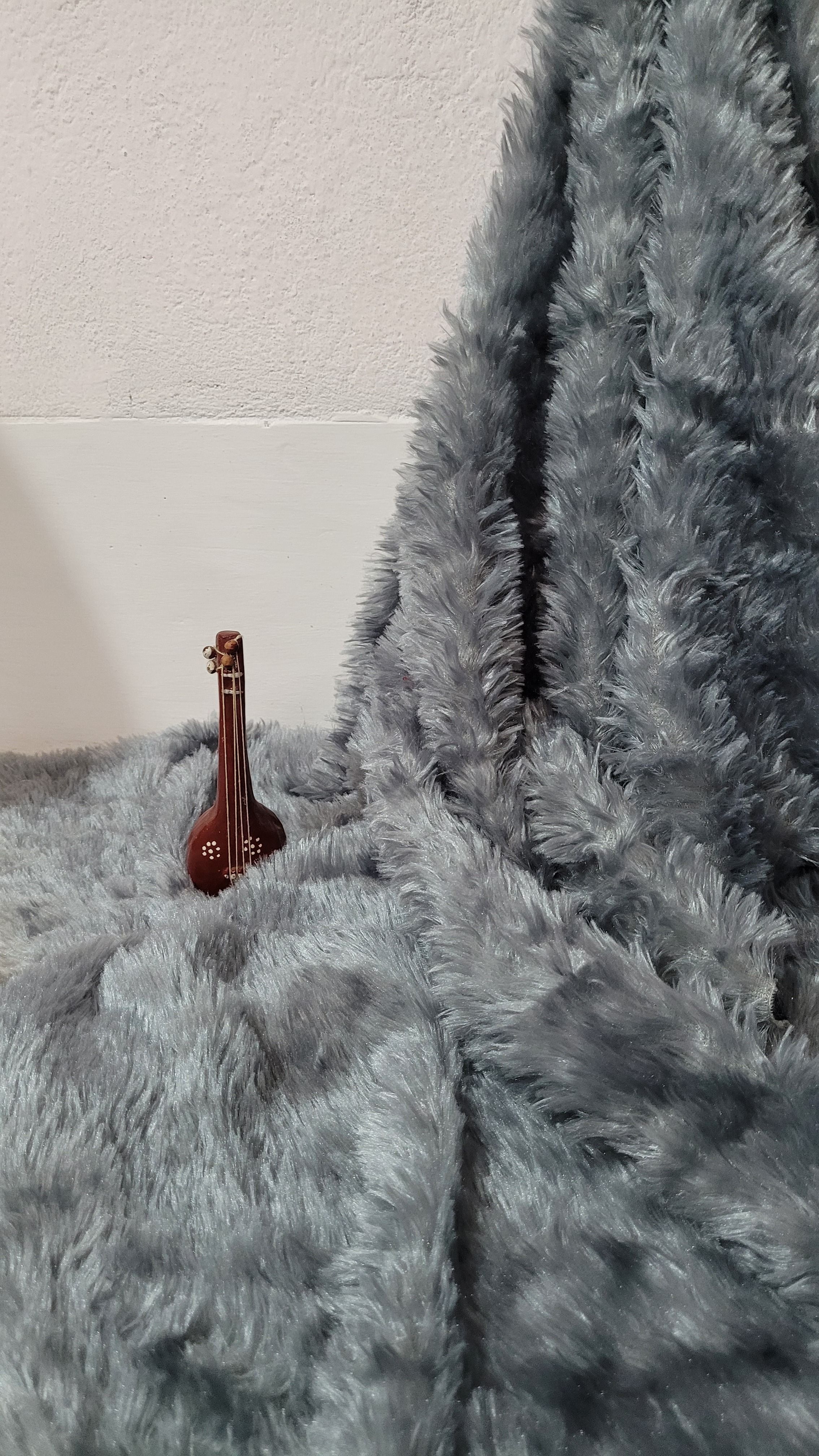 1M Unstitched Soft & Thin Grey Faux Fur Fabric. 38inL/60+inB/2cm Hair Length.-image-15