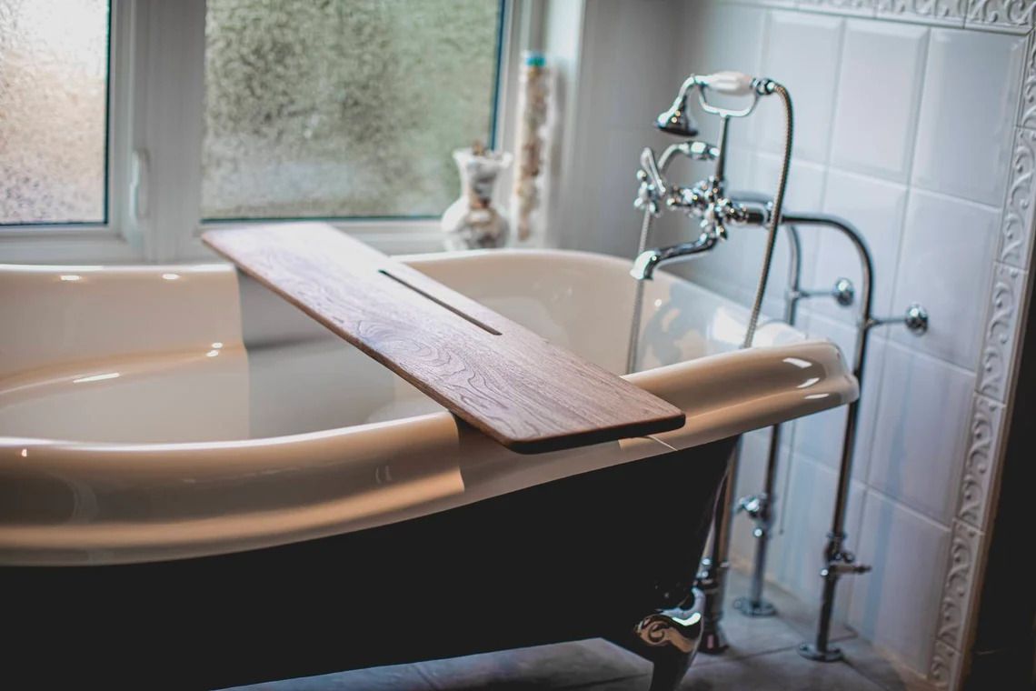 Premium Finished Solid Wood Bathtub Tray / Bath Caddy for Bathroom, Pool House Bathtub Caddy