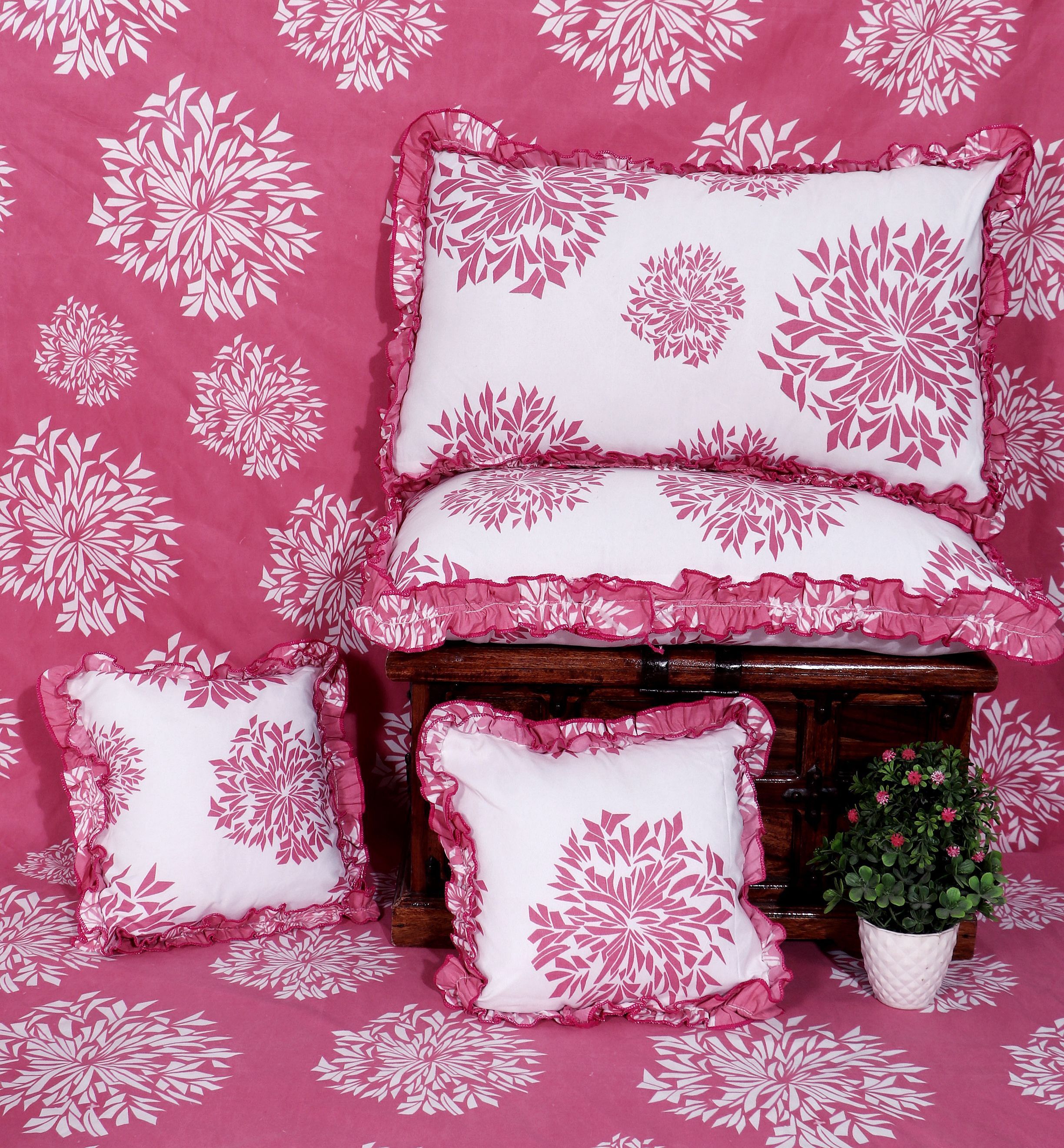 Cotton Blend Double Flat 300 TC Floral 1 Summer Bedsheet with 2 Pillow Covers, 2 Cushion Covers-image-6