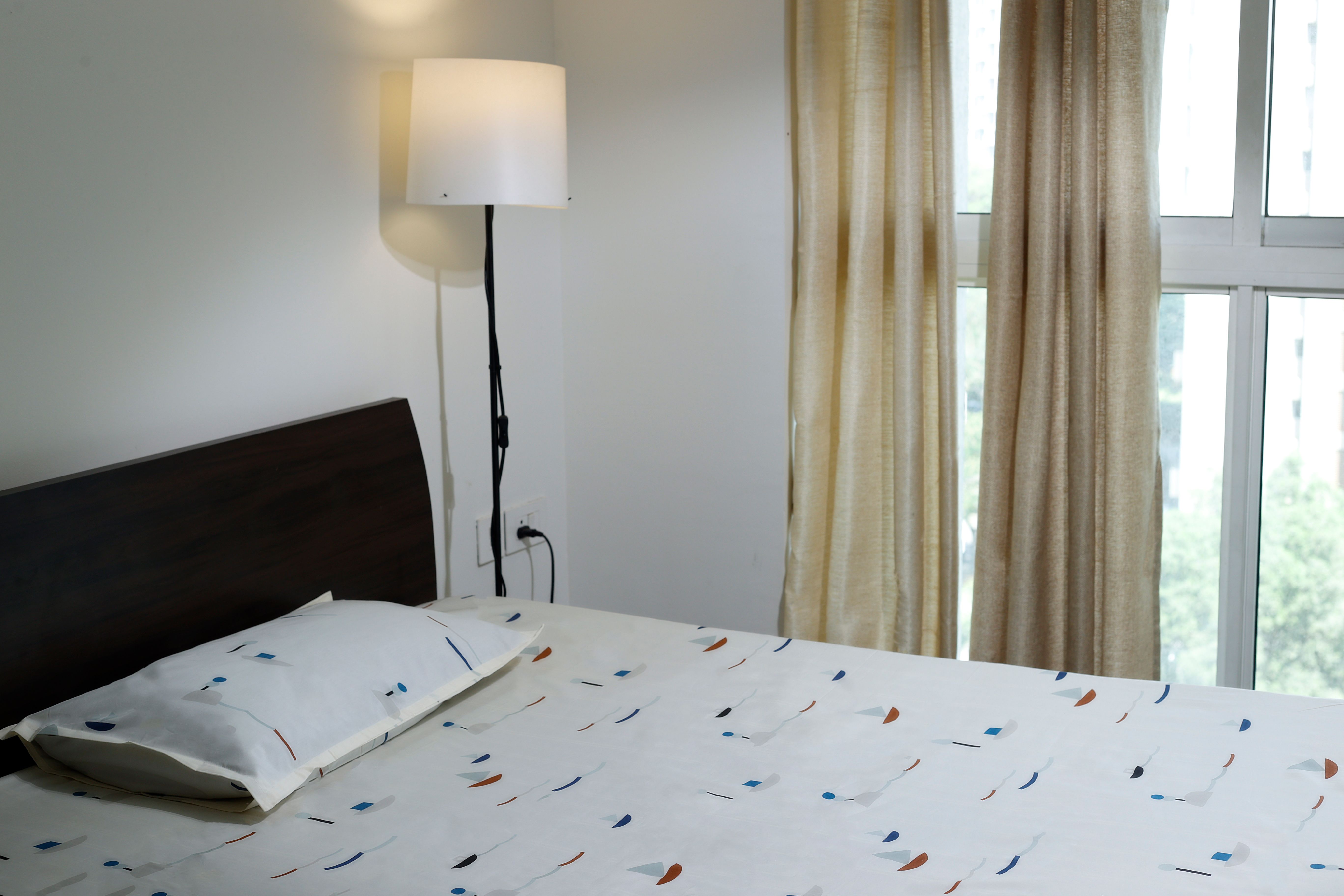 450 TC Cotton King Self Design Fitted (Elastic) Bedsheet