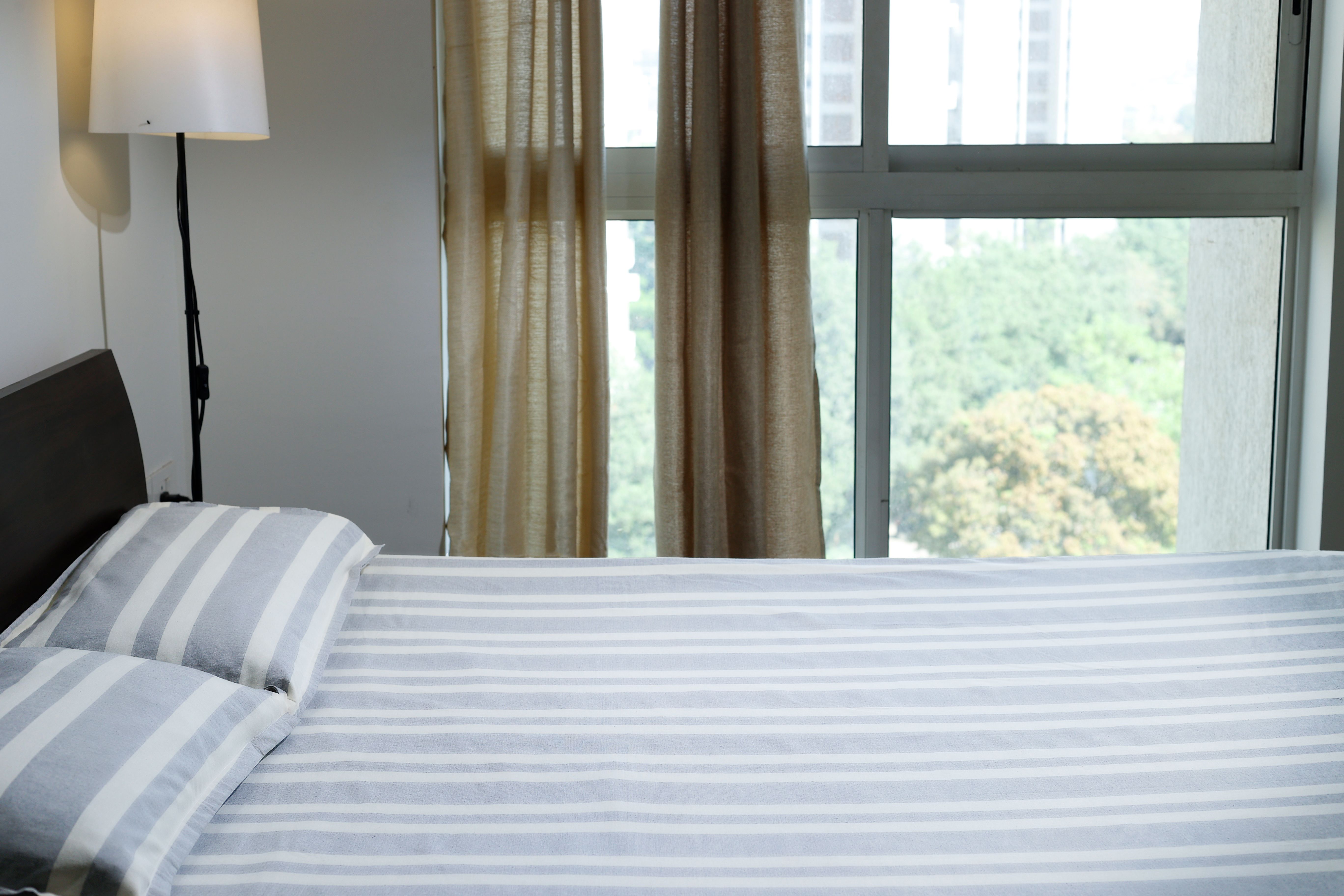 450 TC Cotton King Self Design Fitted (Elastic) Bedsheet